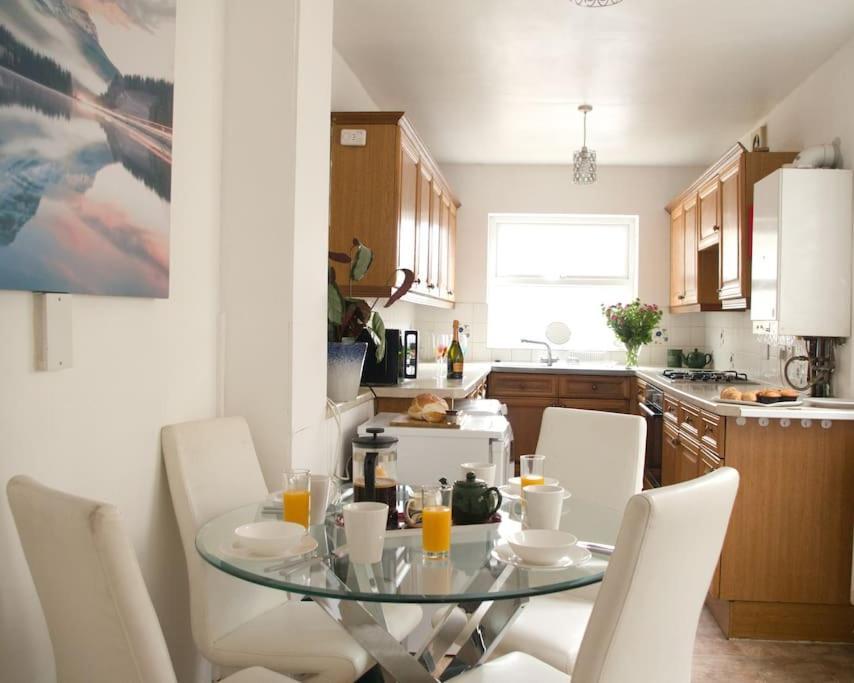 City Centre 4 Bedroom House Winchester Exterior photo