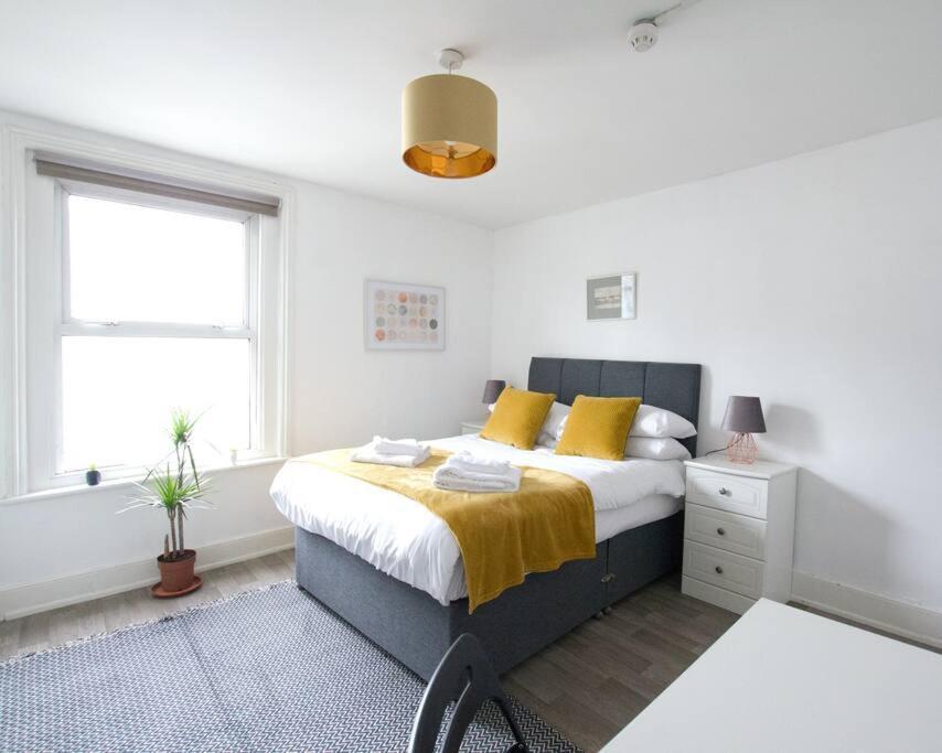 City Centre 4 Bedroom House Winchester Exterior photo