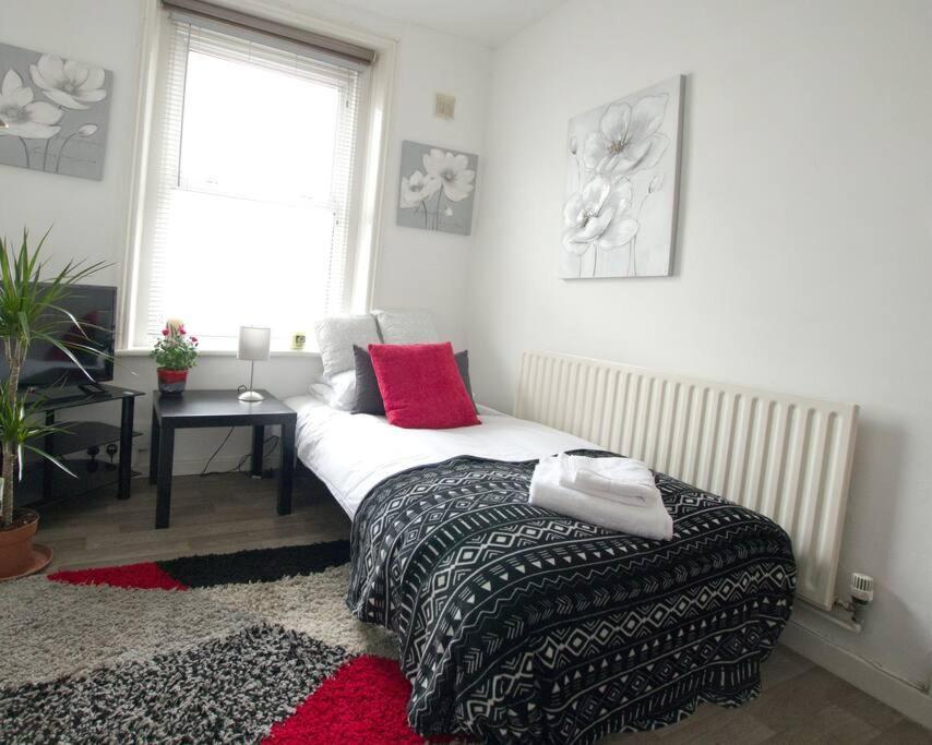 City Centre 4 Bedroom House Winchester Exterior photo