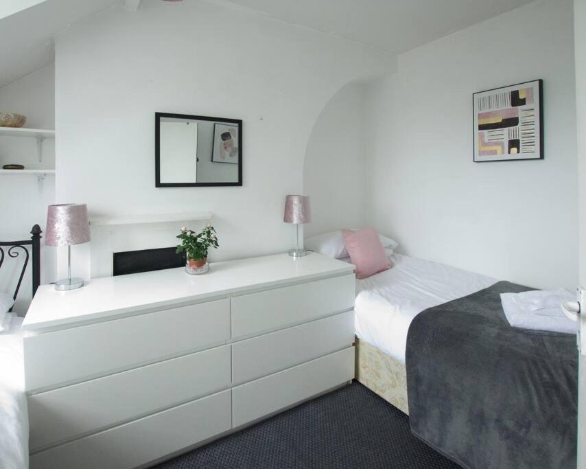 City Centre 4 Bedroom House Winchester Exterior photo