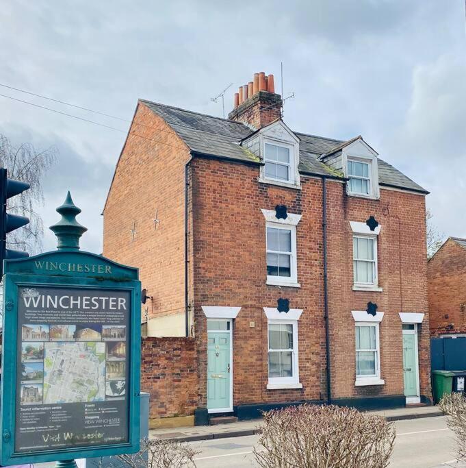 City Centre 4 Bedroom House Winchester Exterior photo